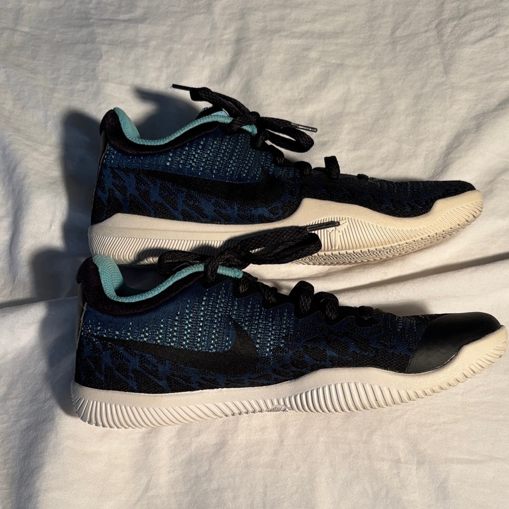 A PAIR SOLD ON 10/20/25 FOR $85, MAKE AN OFFER! Kobe Mamba Rage -  Blue Nebula